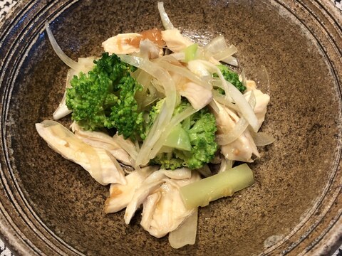 梅と鶏肉ブロッコリーの中華風サラダ